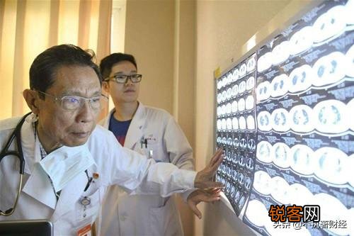 钟南山院士挂号费1200元,为何会引争议？