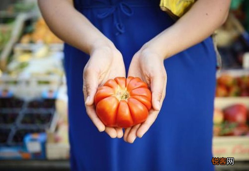 西红柿弄到白色衣服上怎么办