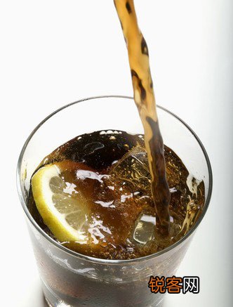 碳酸饮料的6大危害