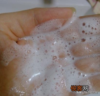 哪些洗面奶其实是被“拉黑”了,连美容师都不用,因为容易长痘？