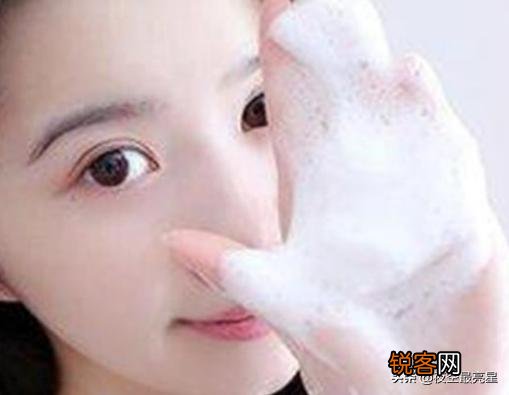 哪些洗面奶其实是被“拉黑”了,连美容师都不用,因为容易长痘？