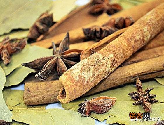 一般家庭厨房里都会备有哪些做菜的调料？