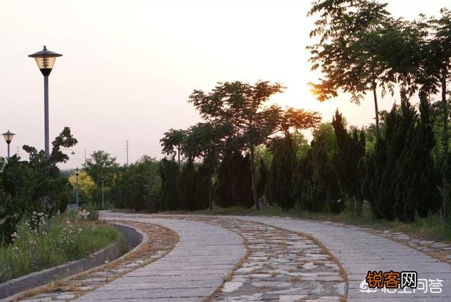 有哪些使人听了感动得哭了的情歌？