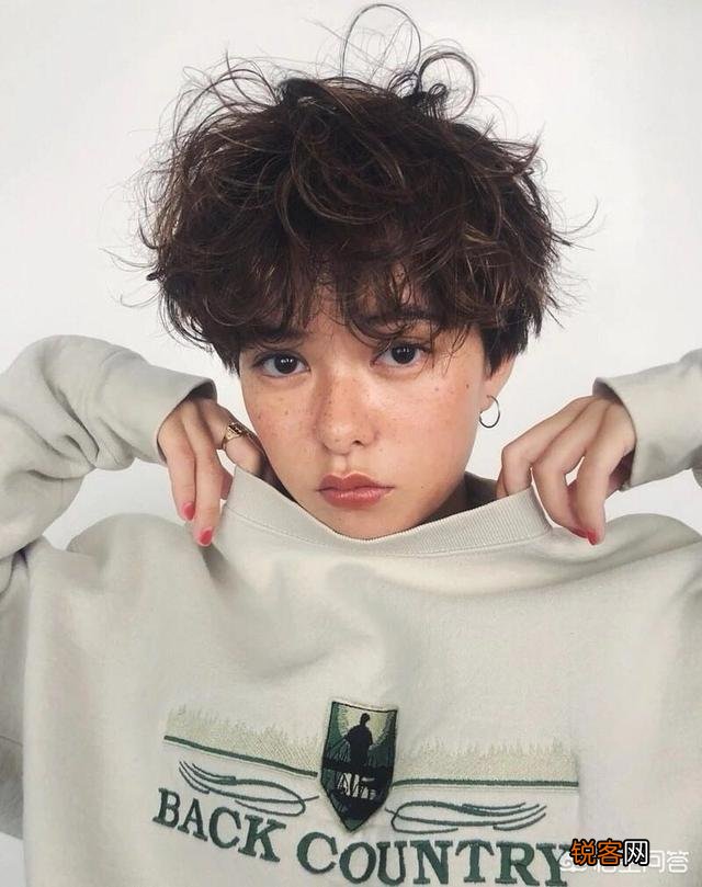 女生发量少,适合哪些发型？