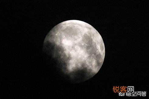 元宵节到了,俗语“八月十五云遮月,正月十五雪打灯”啥意思？