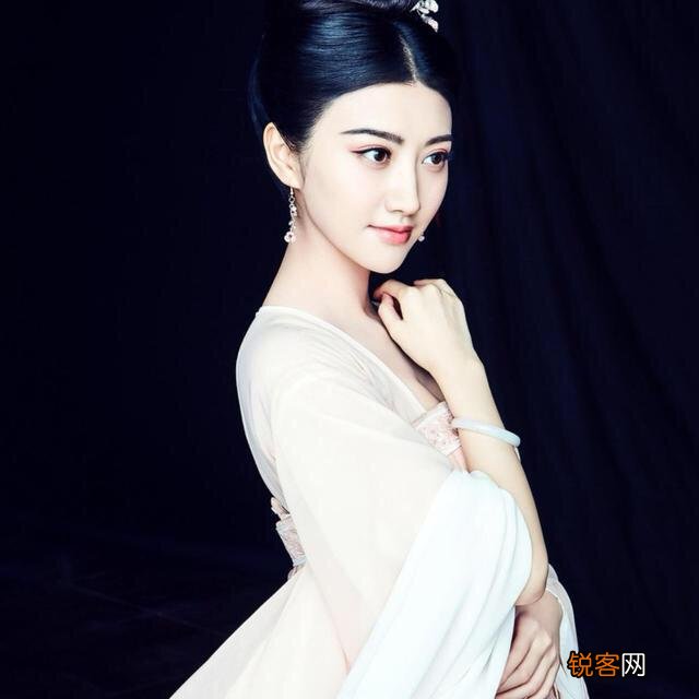 有什么描写雪的诗词？