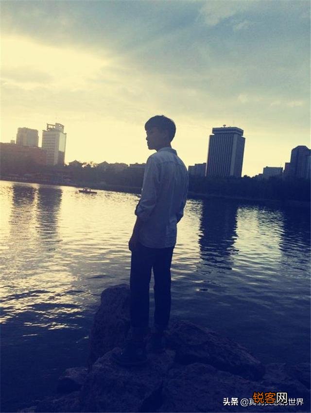 怎么追男孩子,才能让他心动？平时聊什么比较好,怎么撩他呢？