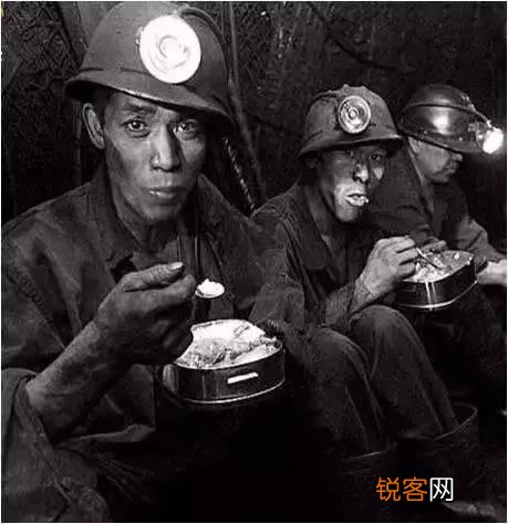 老公是煤矿下井工人,每天下班都要喝不少酒,我怕酒伤身,吵、劝又不听,该怎么办？