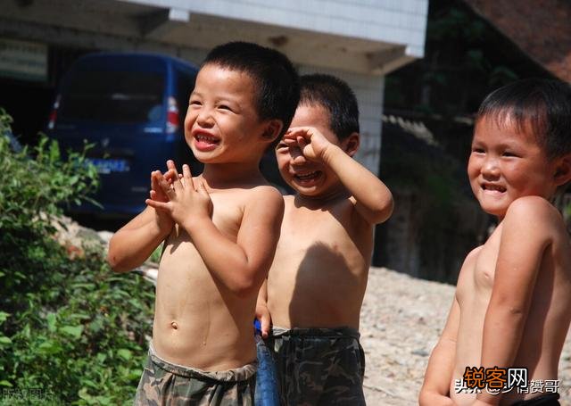 城里的孩子为什么白白净净的,农村的孩子为什么一眼就能看出来？