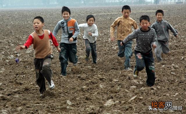 城里的孩子为什么白白净净的,农村的孩子为什么一眼就能看出来？