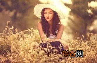 我妈妈要带着我弟弟家的孩子来伺候月子,我媳妇坚决不同意,我该怎么办？