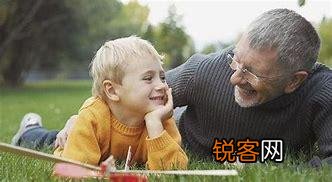 我妈妈要带着我弟弟家的孩子来伺候月子,我媳妇坚决不同意,我该怎么办？