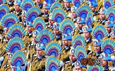 印度也算是一个军事大国了,为什么阅兵的时候那么多“奇葩”？