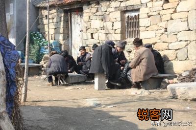农民本可以种些无农药残留的粮食和蔬菜,过自给自足的生活。为什么偏要外出务工？