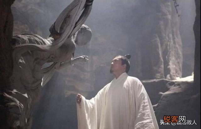 《天龙八部》中,为什么天山童姥不自己给虚竹破色戒？
