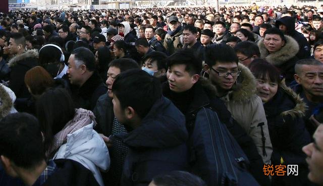 多少在家的留守妇女与丈夫渐行渐远？