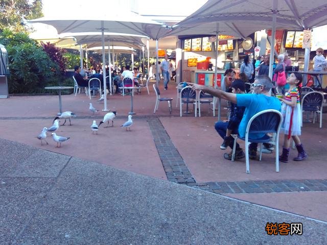 多少在家的留守妇女与丈夫渐行渐远？