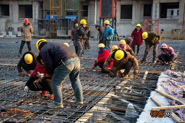 多少在家的留守妇女与丈夫渐行渐远？