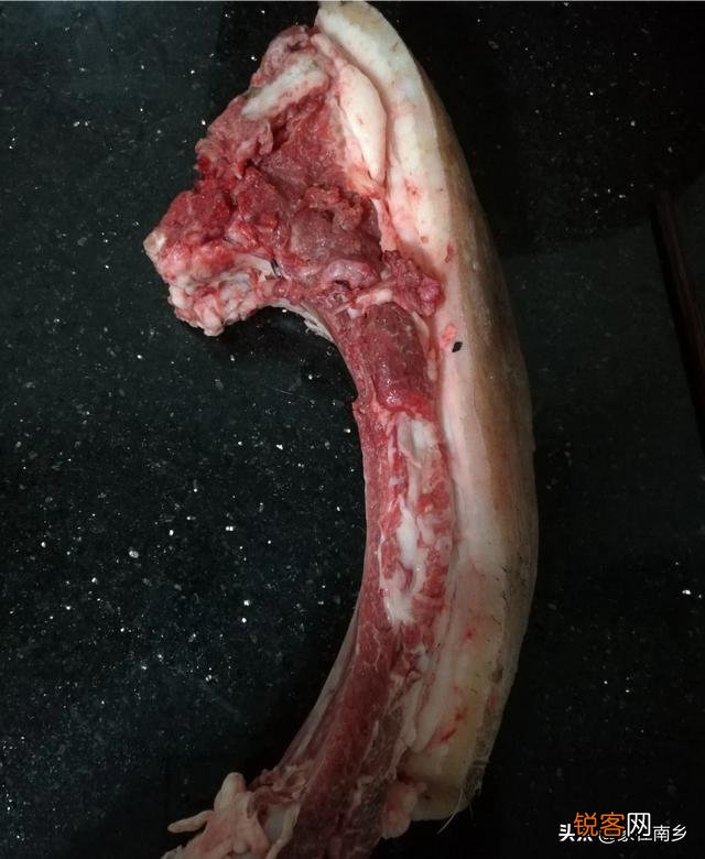 老母猪肉 在农村集市上,卖猪婆肉的屠夫老板安的是啥心？怎样辨别猪婆肉？