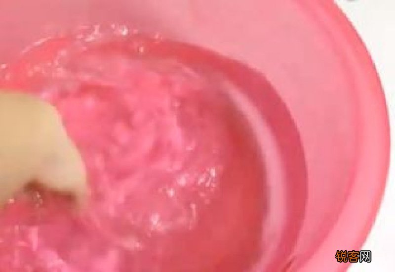 衣服被红酒染色怎么洗掉