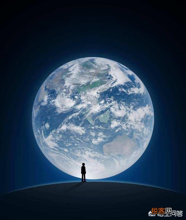在不重置和重装的条件下,怎样把C盘清空只留下系统？