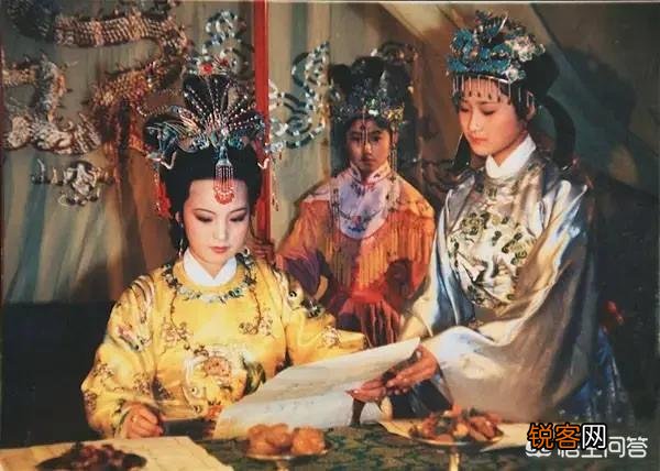 元妃命人在清虚观从初一到初三打三天平安醮,到底是为了谁祈求平安？