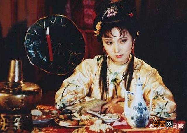 黛玉诗中的“一年三百六十天,风刀霜剑严相逼”,她具体在指向什么？