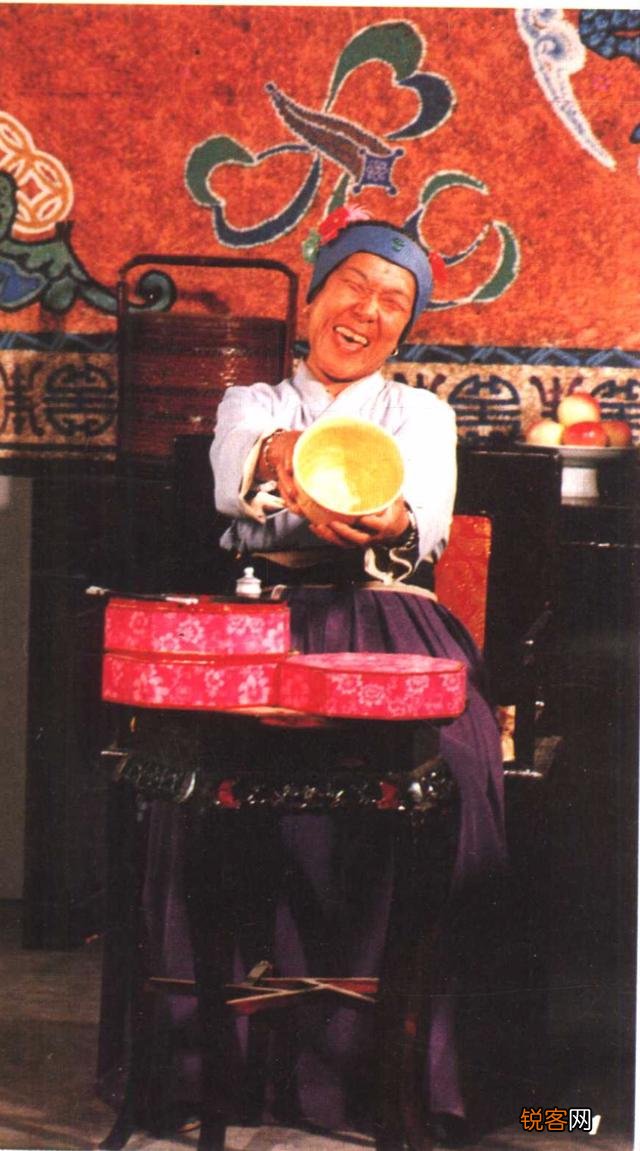 刘姥姥夸惜春像神仙托生的,打量了黛玉一番,为何反而一句话没说？