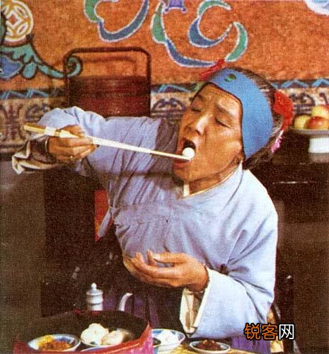 刘姥姥夸惜春像神仙托生的,打量了黛玉一番,为何反而一句话没说？