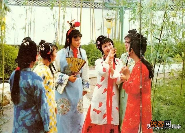 为什么红楼梦中人元春、迎春、探春、惜春名字不按家族辈分排？