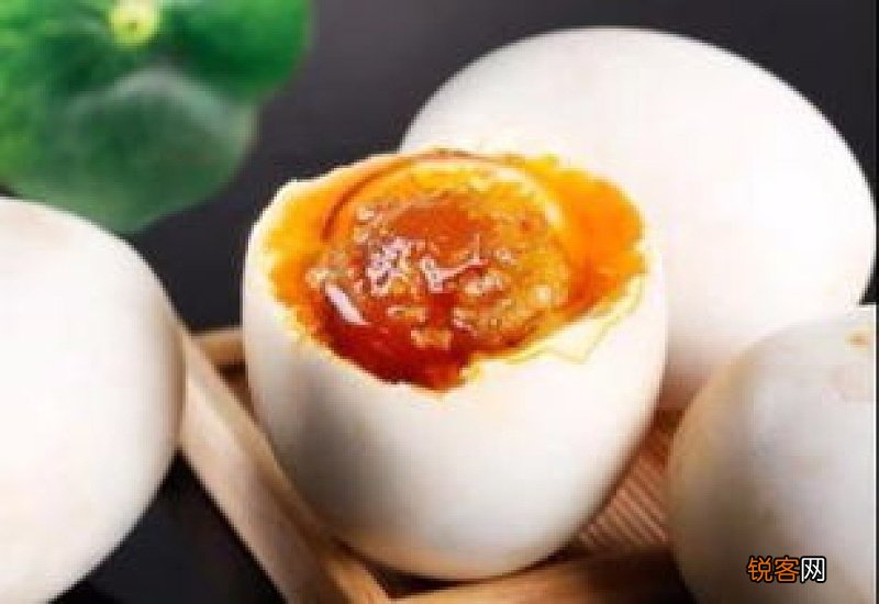 咸鸭蛋不能和什么一起吃