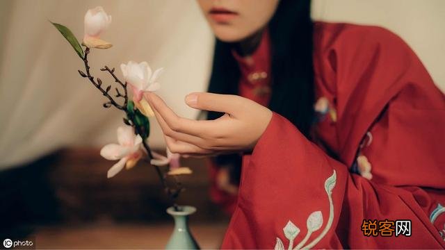 为什么会力荐给孩子取名时首先考虑,男取《楚辞》,女取《诗经》？你们给孩子怎么起名？