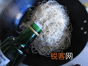 豇豆角蒸卤面的做法