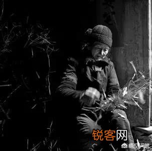 农村的年轻人越来越少,剩下的无人照顾还要耕田的老人该怎么办？