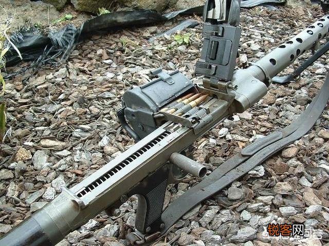 MG34和MG42,这两挺机枪有什么不同么？各自优势都在哪？