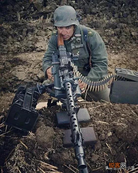 MG34和MG42,这两挺机枪有什么不同么？各自优势都在哪？