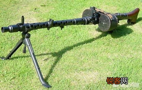 MG34和MG42,这两挺机枪有什么不同么？各自优势都在哪？