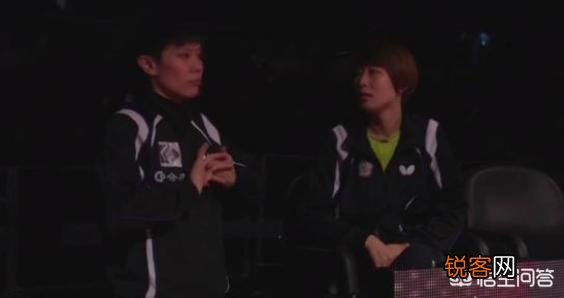 丁宁与郑怡静1/4决赛第三局因故比赛停8分钟,郑怡静第四局仅得1分,当时发生了什么？