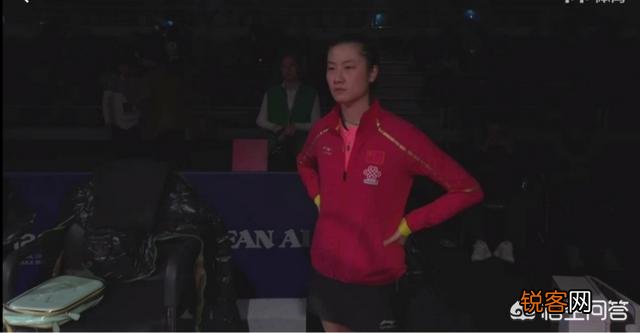 丁宁与郑怡静1/4决赛第三局因故比赛停8分钟,郑怡静第四局仅得1分,当时发生了什么？