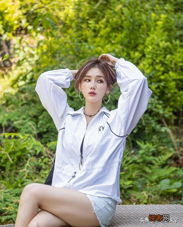 胸大的女人怎么穿搭会显得胸小？