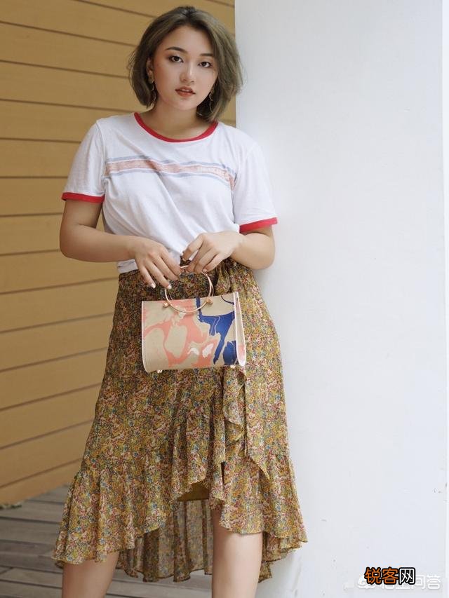 胸大的女人怎么穿搭会显得胸小？