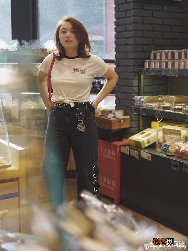 胸大的女人怎么穿搭会显得胸小？