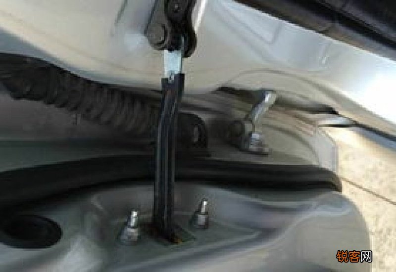 轿车限位器坏了门会怎么样 车门限位器坏的原因有哪些