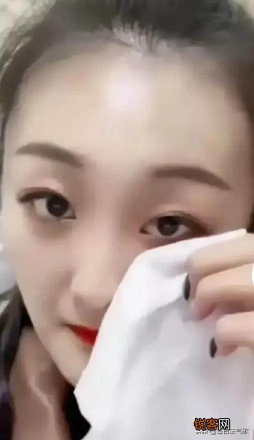 陈亚男妈妈去大衣哥家退彩礼时,大衣嫂为什么哭？是舍不得亚男吗？