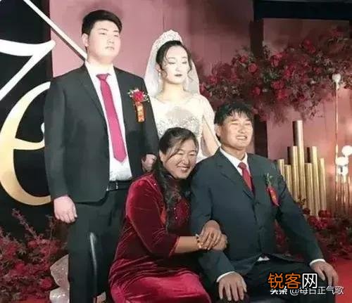 陈亚男妈妈去大衣哥家退彩礼时,大衣嫂为什么哭？是舍不得亚男吗？
