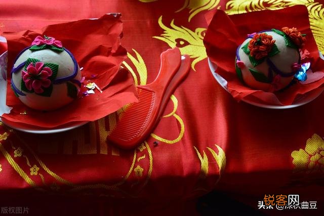 陈亚男妈妈去大衣哥家退彩礼时,大衣嫂为什么哭？是舍不得亚男吗？