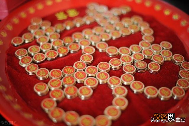 陈亚男妈妈去大衣哥家退彩礼时,大衣嫂为什么哭？是舍不得亚男吗？