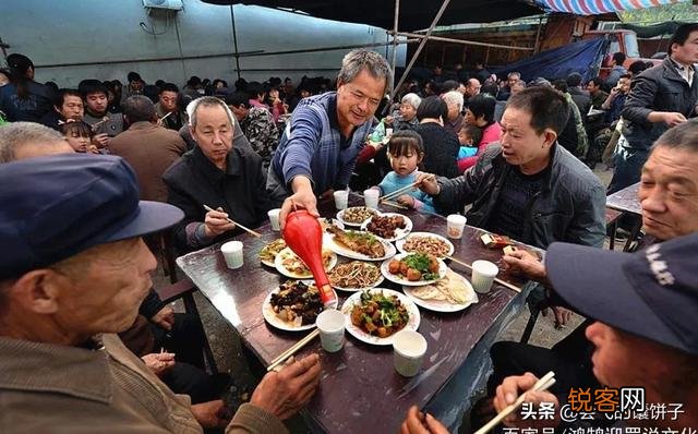 老人言：人生有两饭不吃,上了菜的宴席,下了桌的酒,是什么意思？