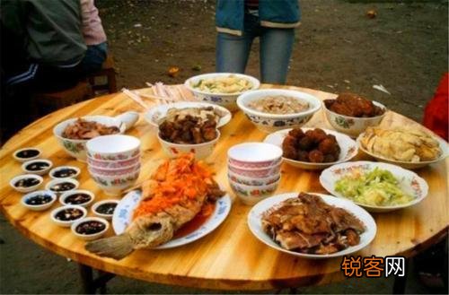 老人言：人生有两饭不吃,上了菜的宴席,下了桌的酒,是什么意思？