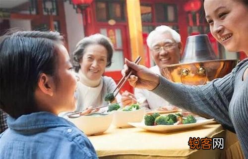 老人言：人生有两饭不吃,上了菜的宴席,下了桌的酒,是什么意思？